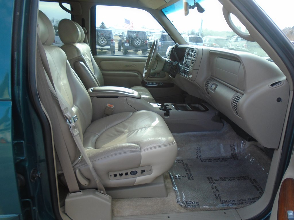 Photo 29 of this GMC DENALI