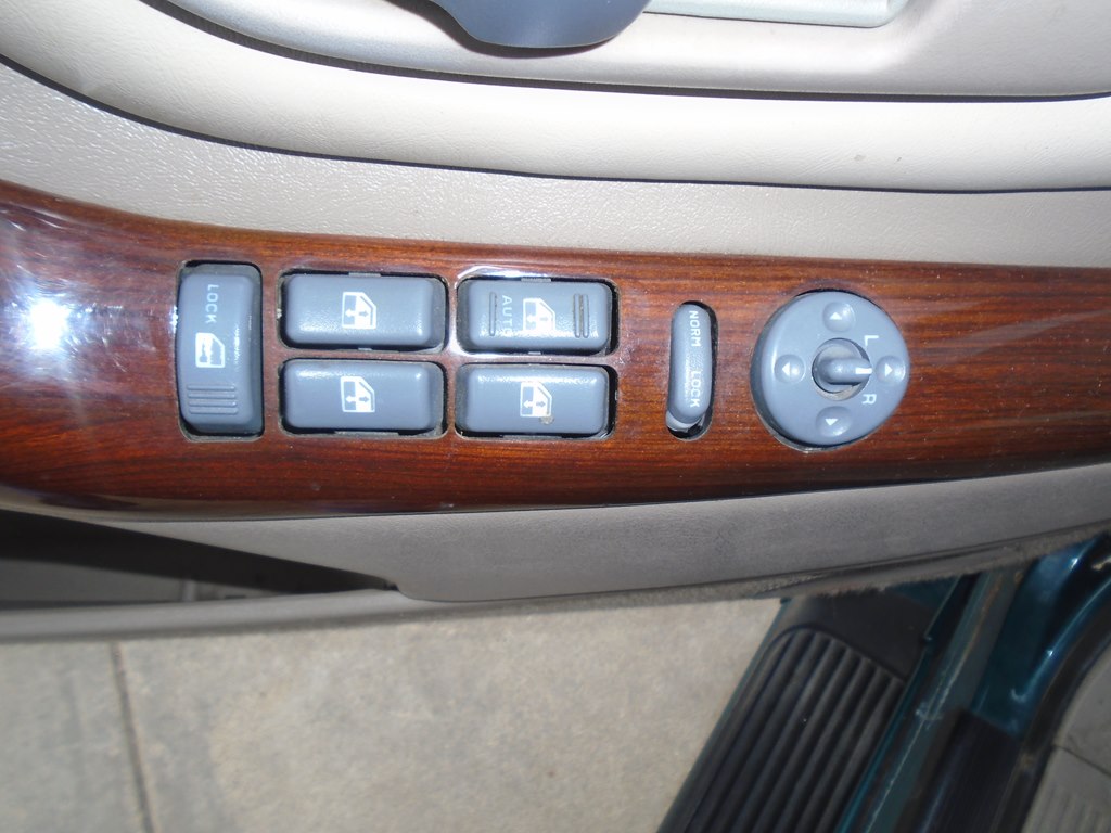 Photo 17 of this GMC DENALI