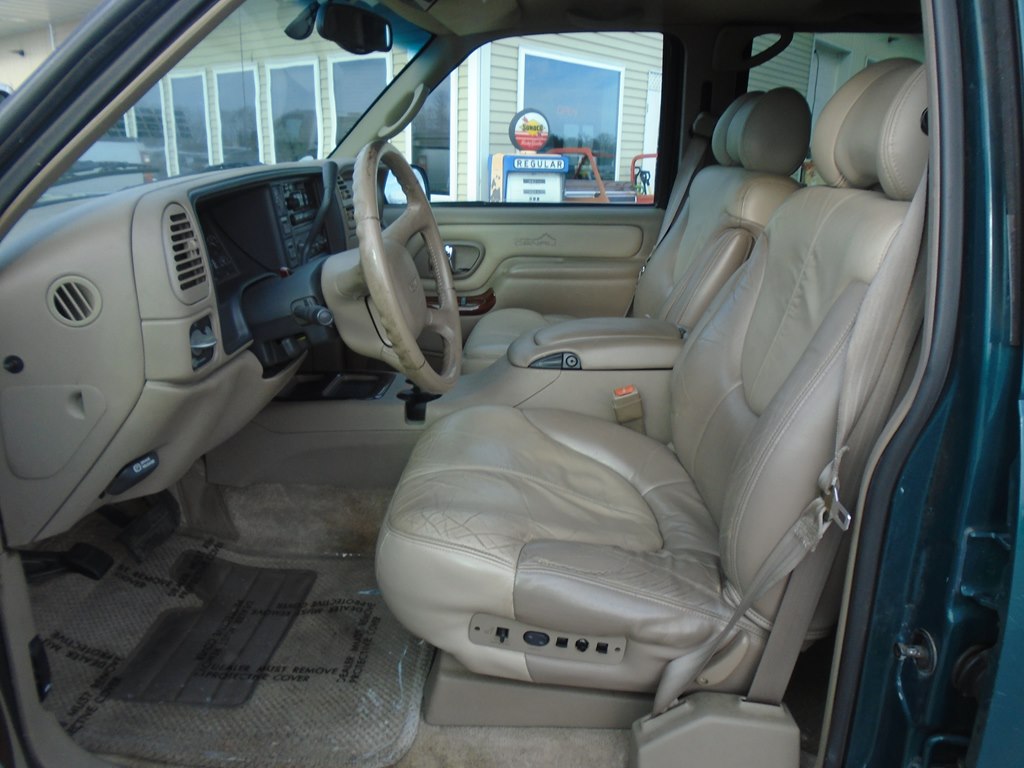 Photo 14 of this GMC DENALI