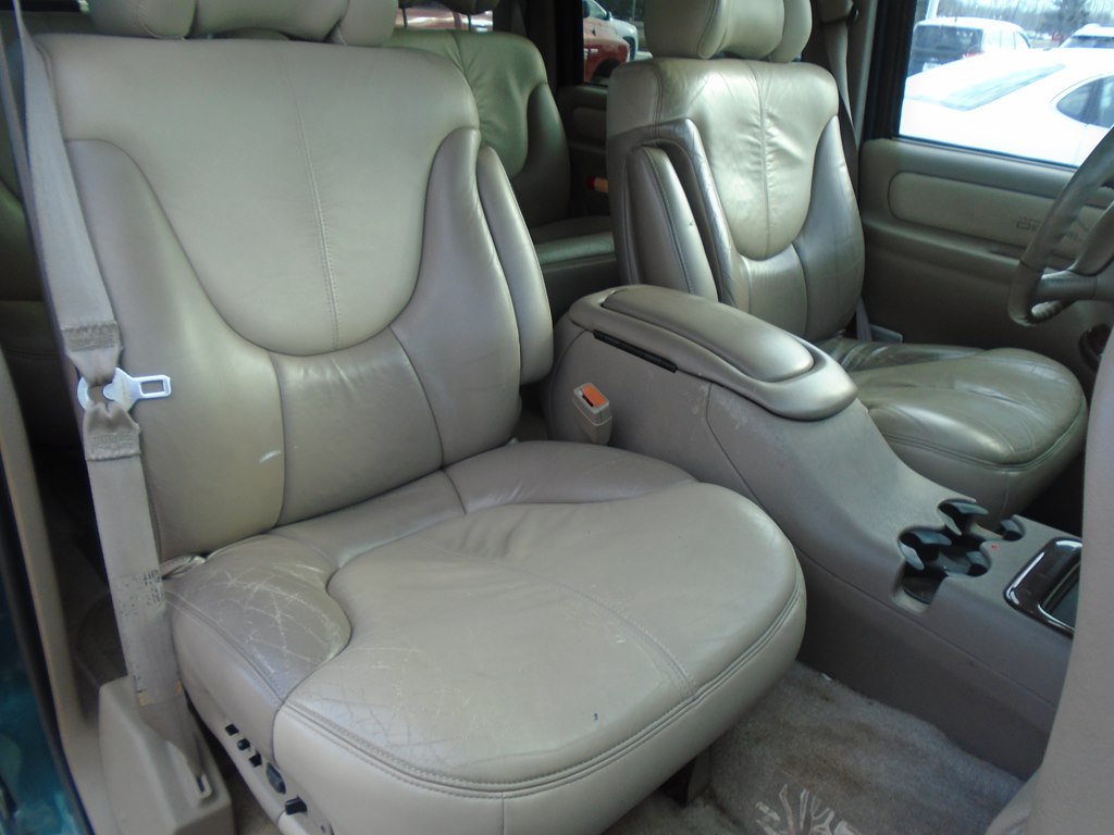 Photo 33 of this GMC DENALI