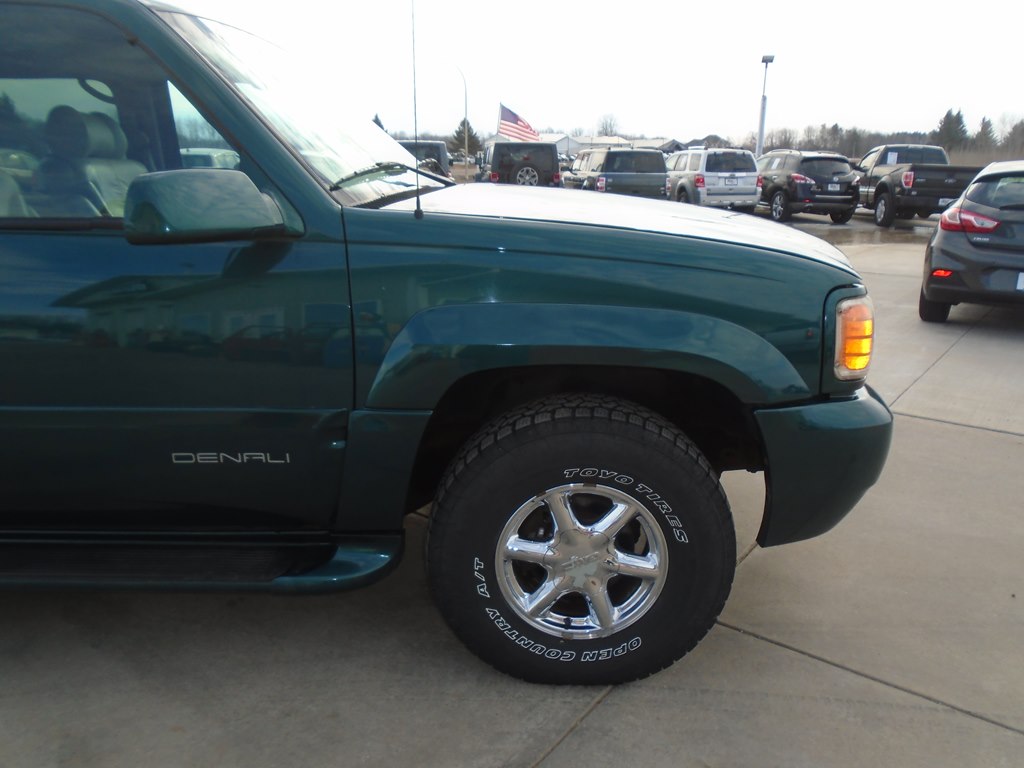 Photo 8 of this GMC DENALI