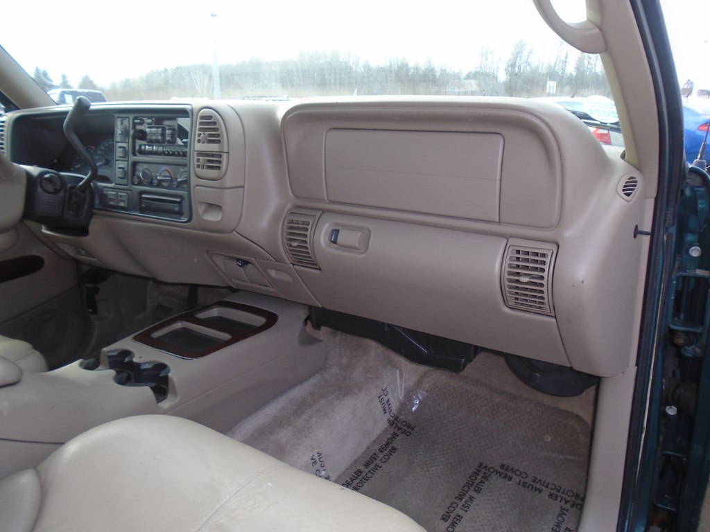 Photo 31 of this GMC DENALI
