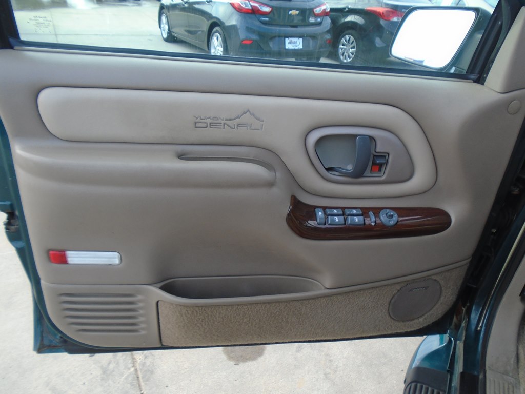 Photo 16 of this GMC DENALI