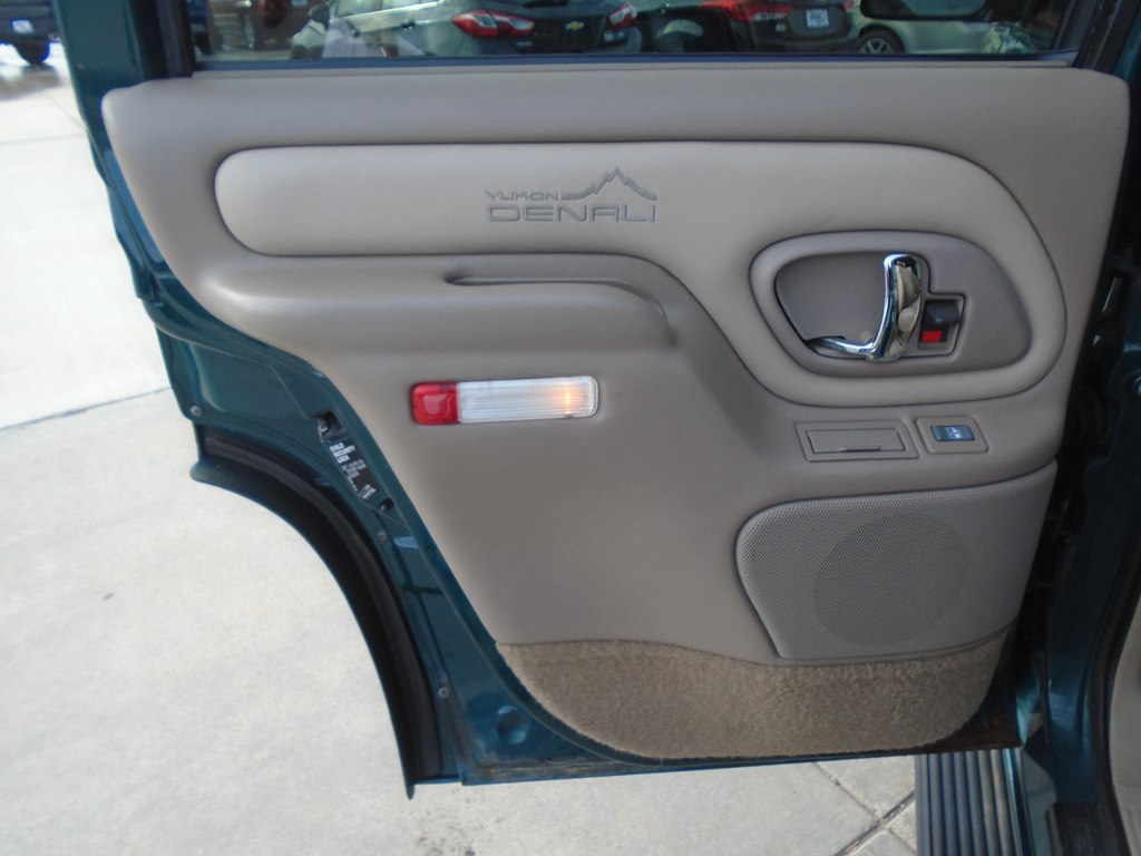 Photo 24 of this GMC DENALI