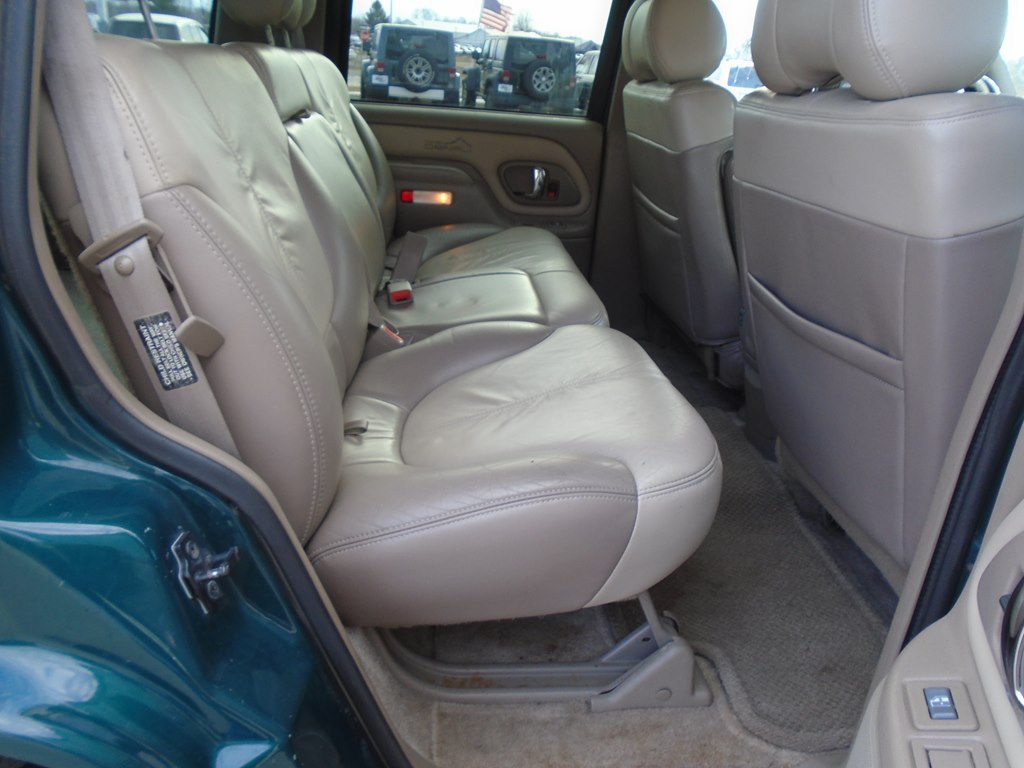 Photo 38 of this GMC DENALI
