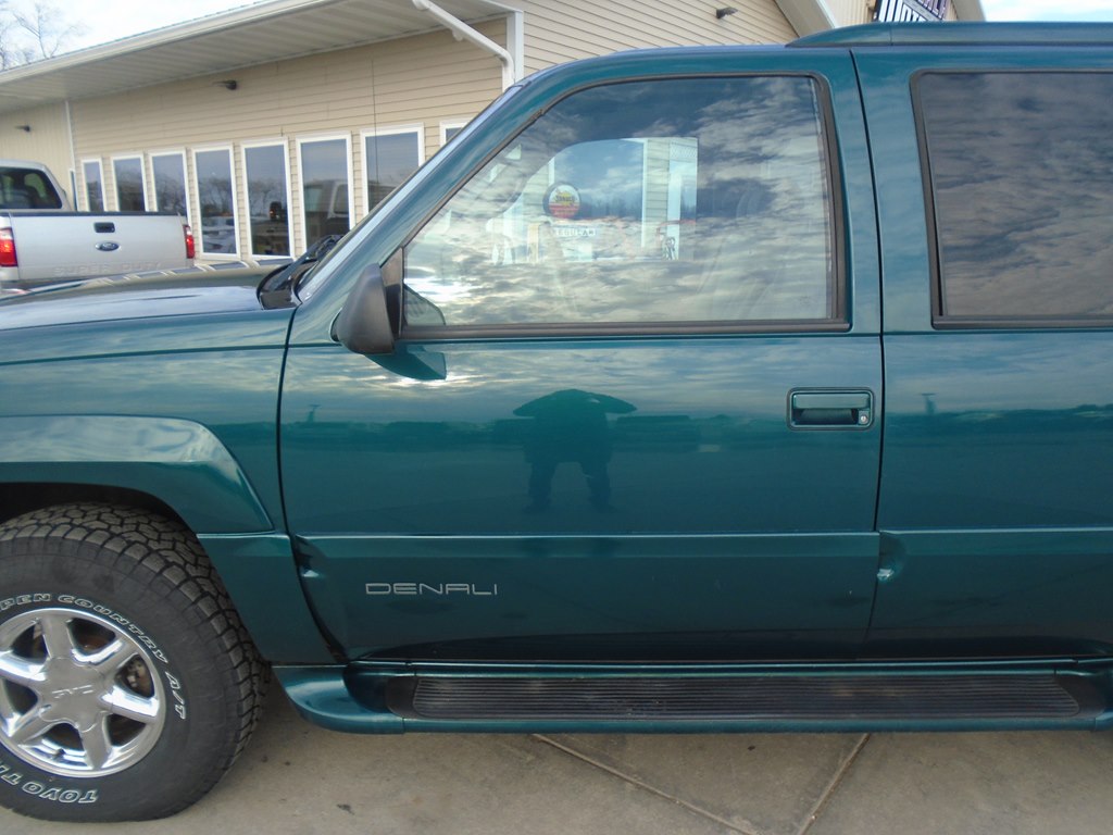 Photo 3 of this GMC DENALI