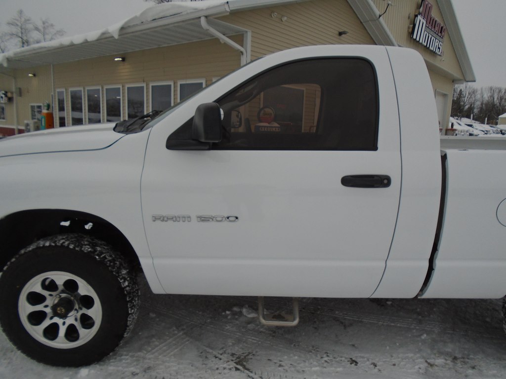 Photo 3 of this DODGE RAM 1500