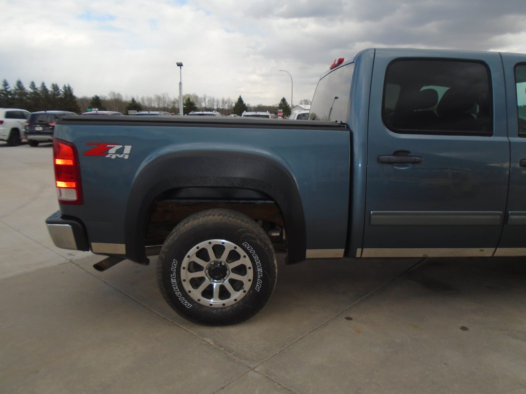 Photo 8 of this GMC SIERRA