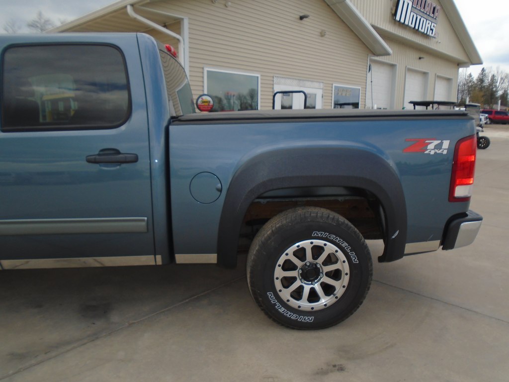 Photo 4 of this GMC SIERRA
