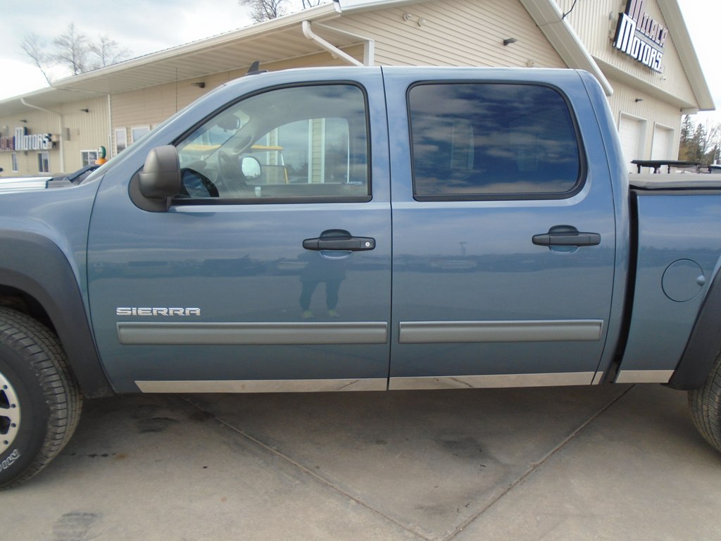Photo 3 of this GMC SIERRA