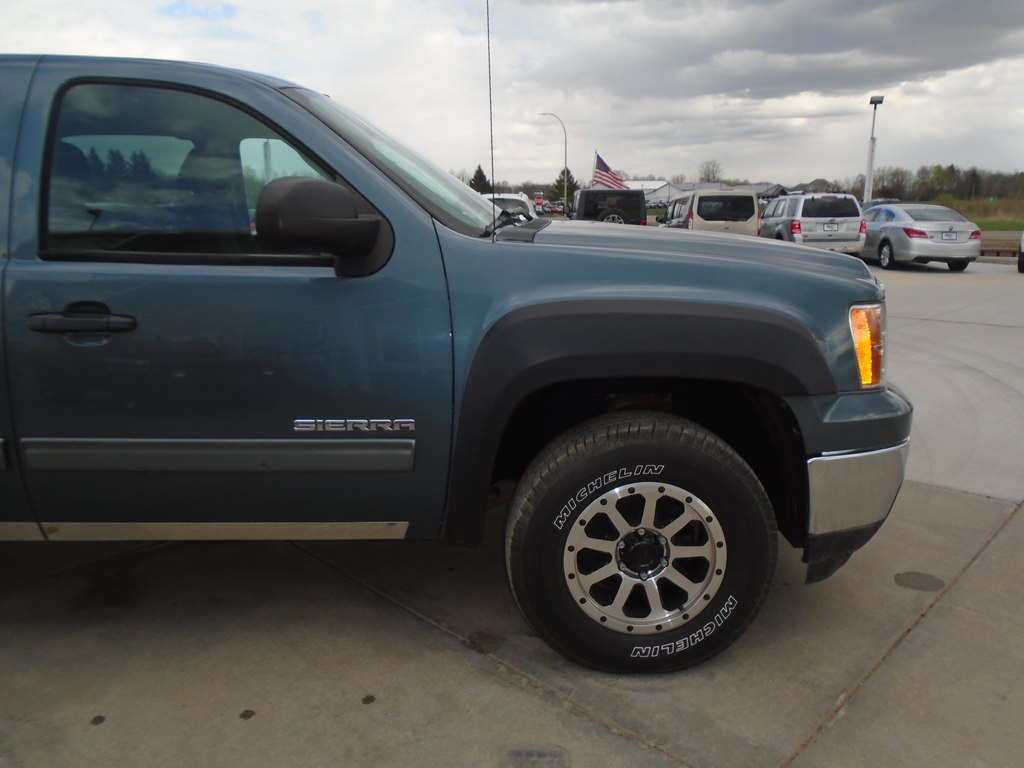 Photo 6 of this GMC SIERRA