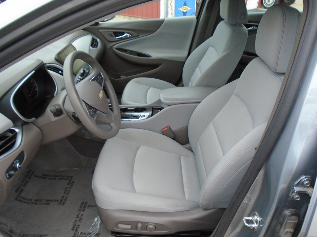 Photo 15 of this CHEVROLET MALIBU