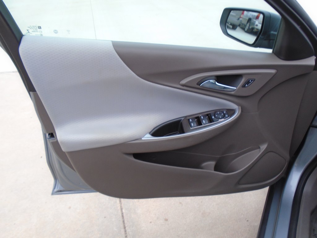 Photo 17 of this CHEVROLET MALIBU
