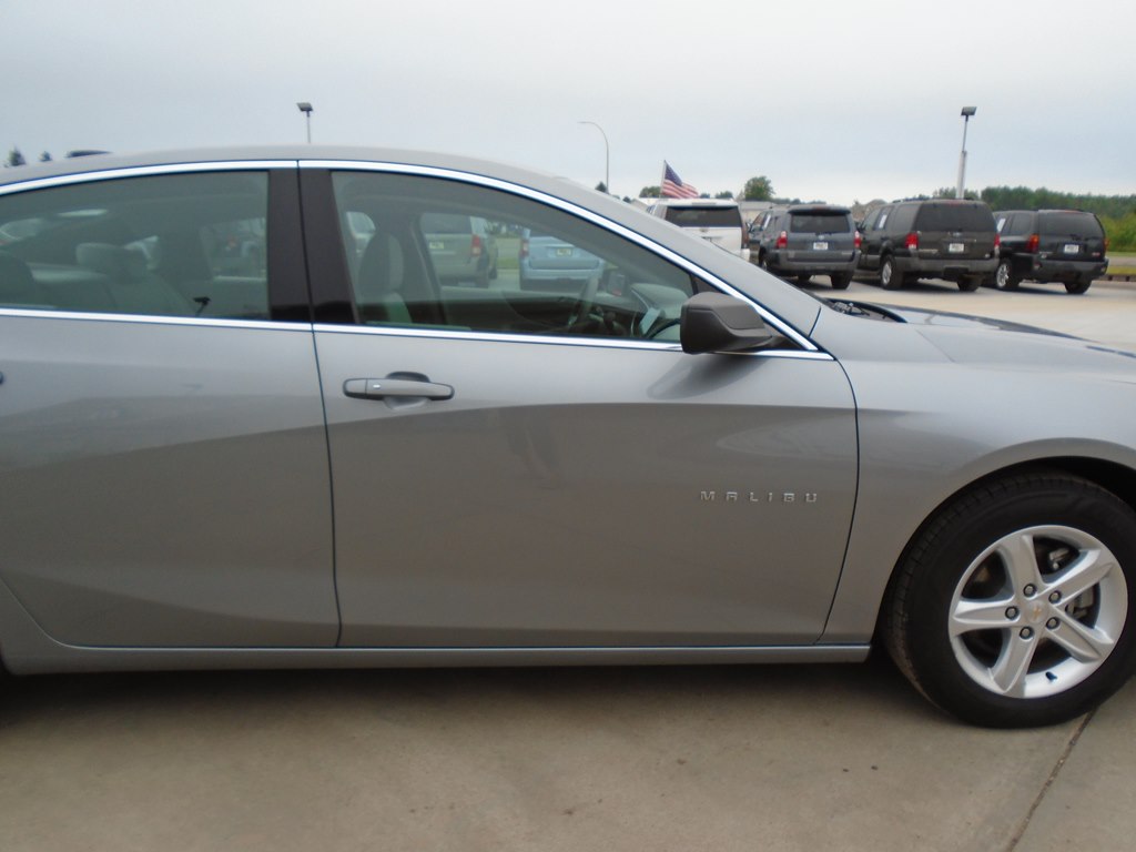 Photo 9 of this CHEVROLET MALIBU