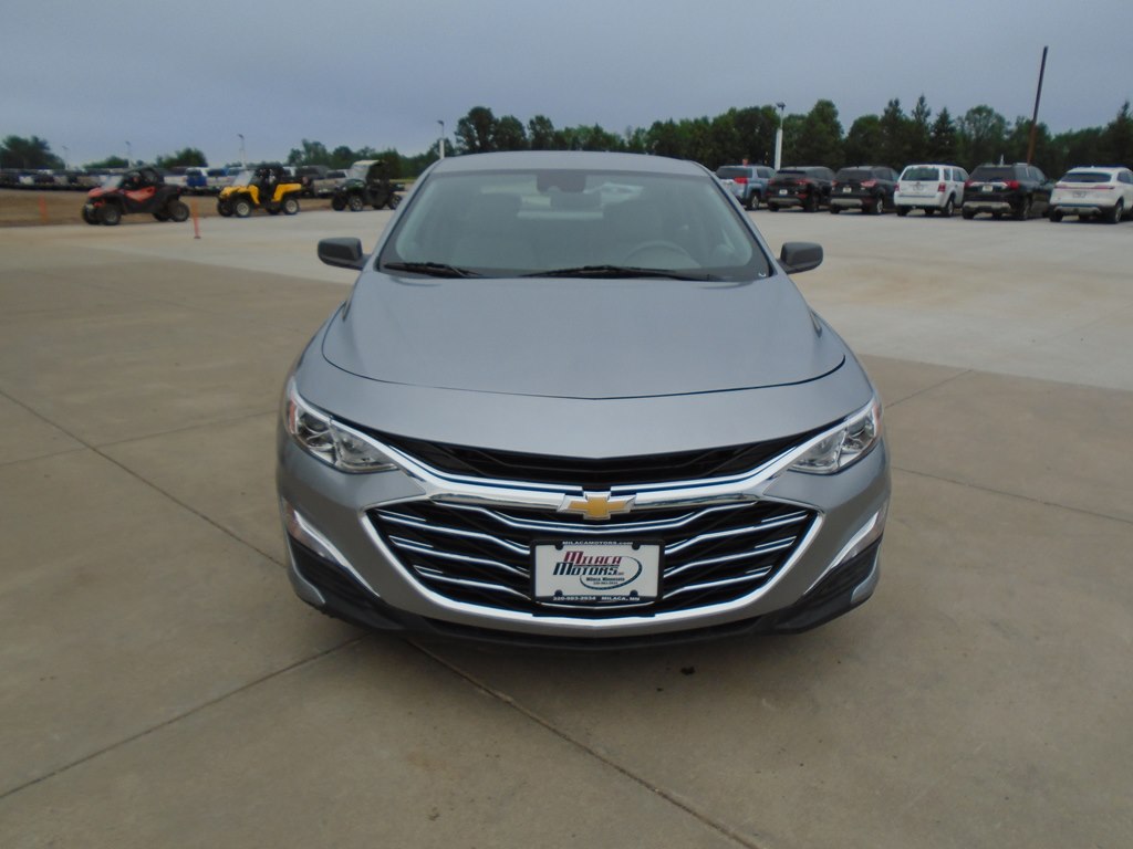 Photo 6 of this CHEVROLET MALIBU