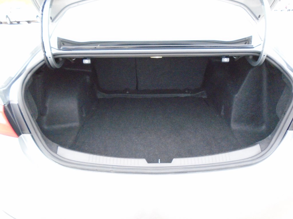 Photo 14 of this CHEVROLET MALIBU