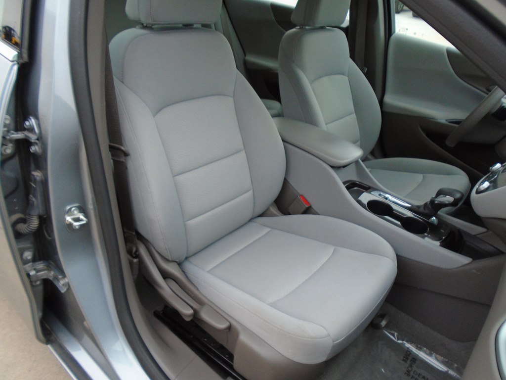 Photo 34 of this CHEVROLET MALIBU
