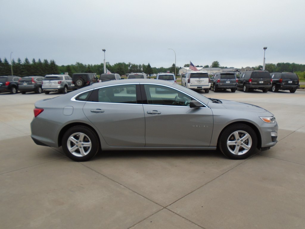 Photo 7 of this CHEVROLET MALIBU