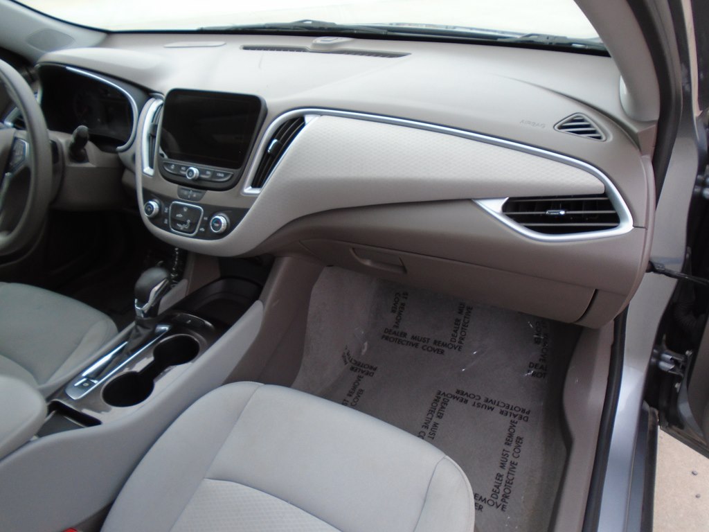 Photo 32 of this CHEVROLET MALIBU