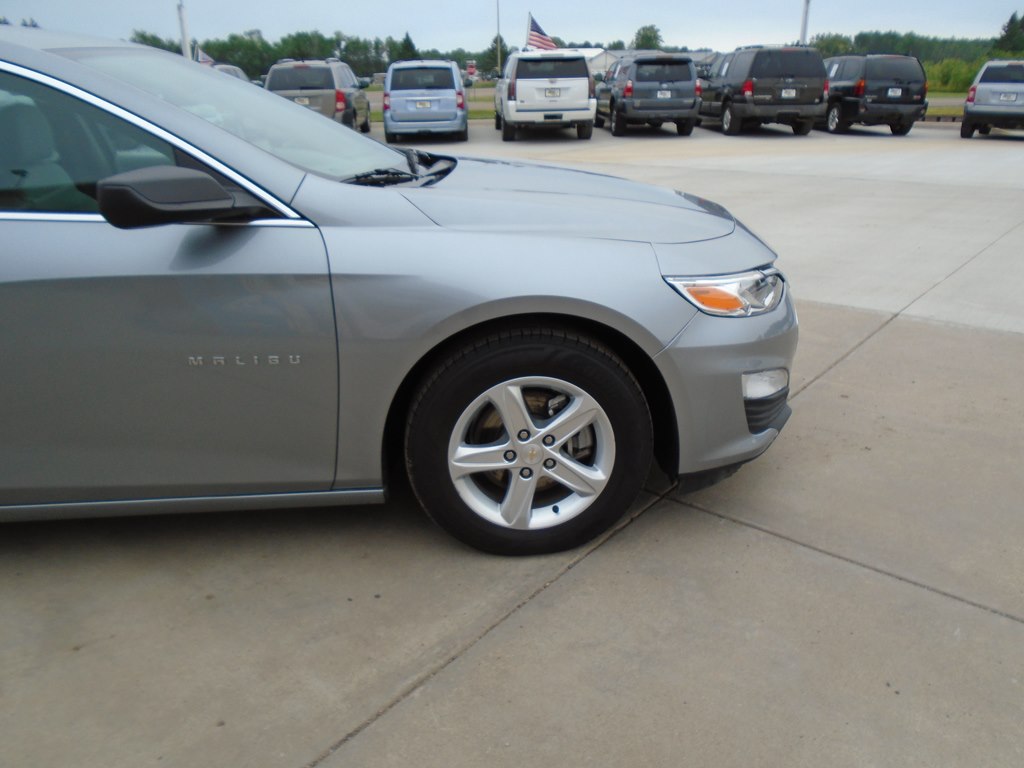 Photo 8 of this CHEVROLET MALIBU