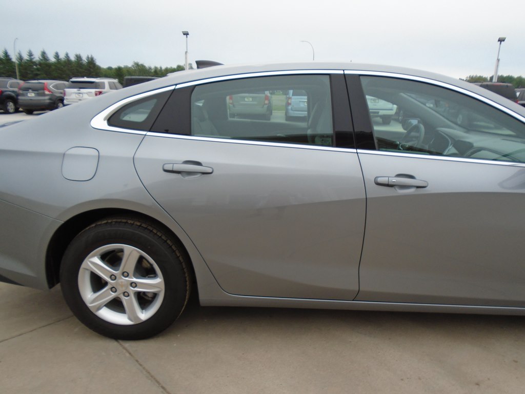 Photo 10 of this CHEVROLET MALIBU