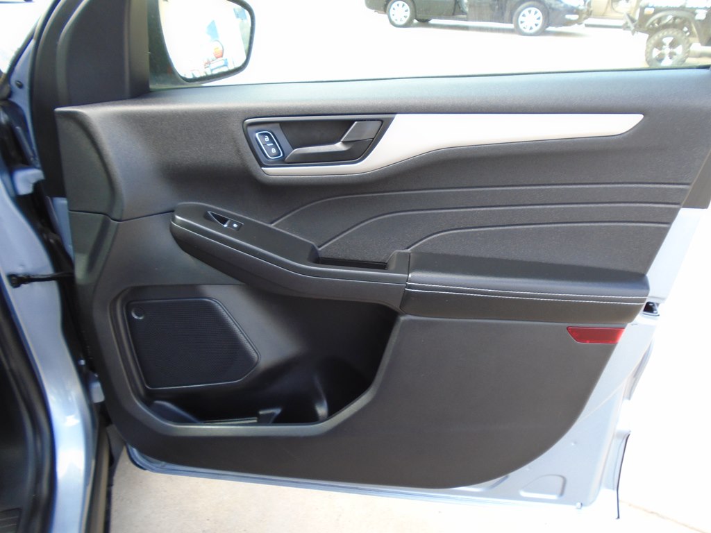 Photo 35 of this FORD ESCAPE