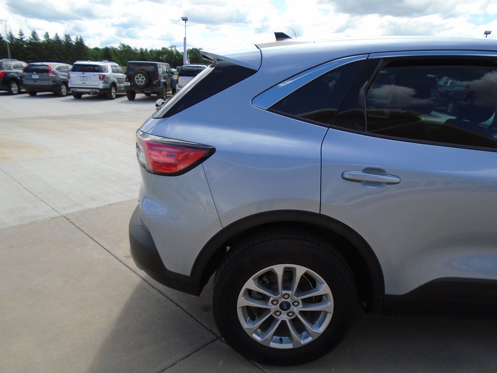 Photo 11 of this FORD ESCAPE
