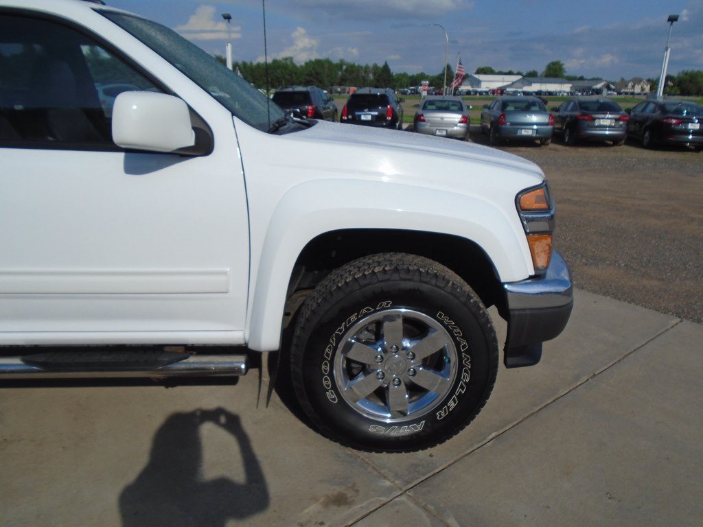 Photo 8 of this GMC CANYON