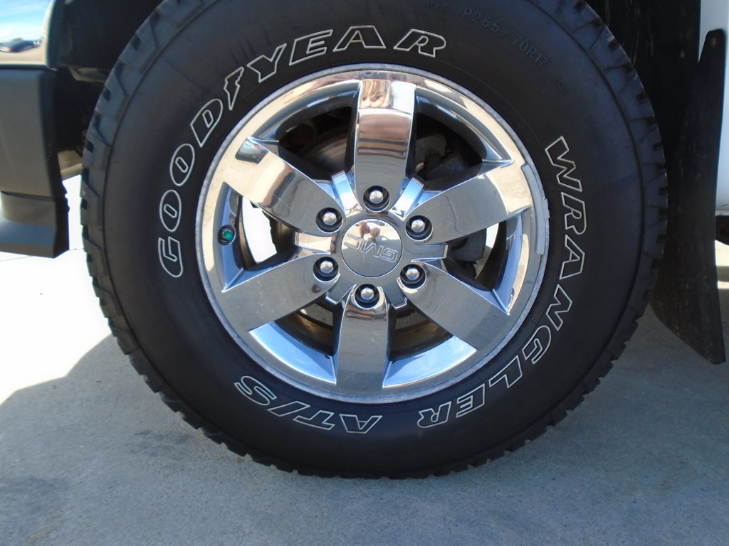Photo 60 of this GMC CANYON