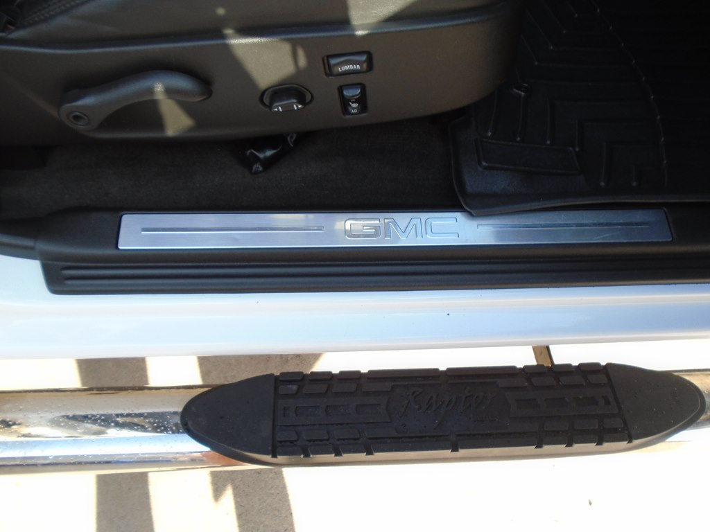 Photo 37 of this GMC CANYON