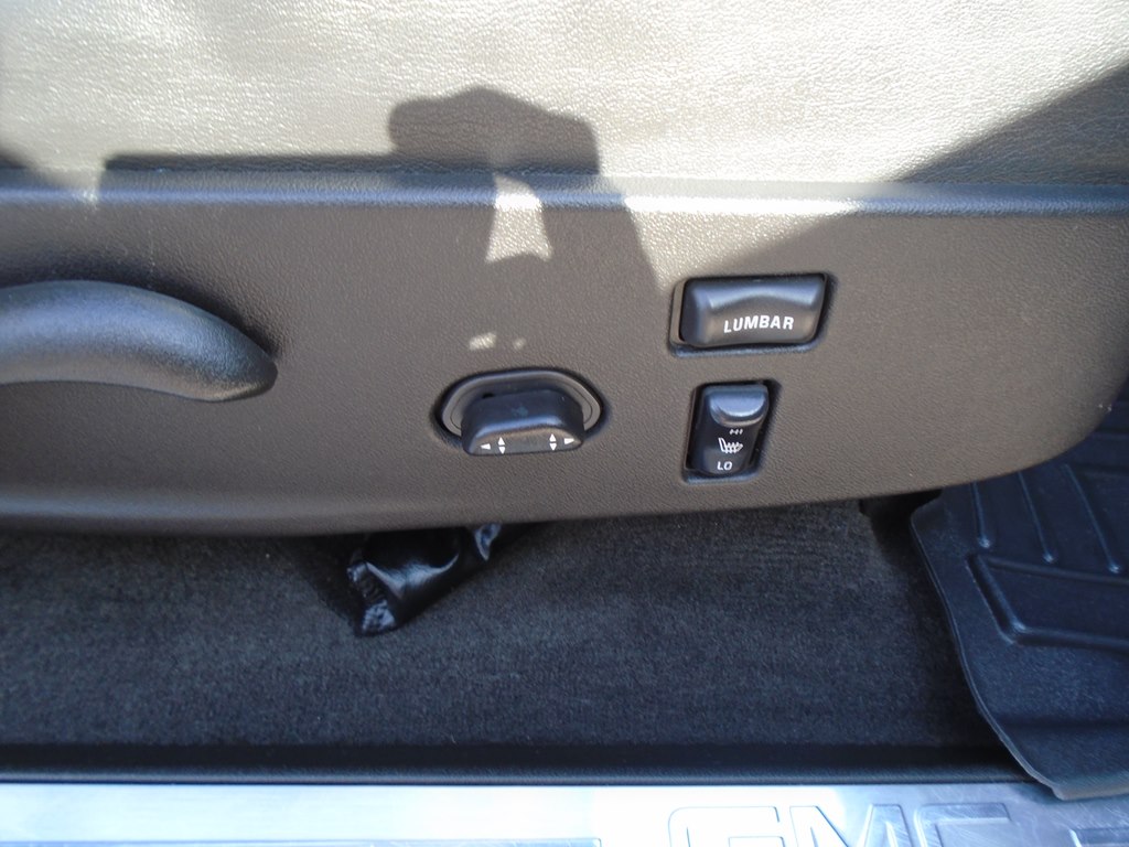 Photo 32 of this GMC CANYON