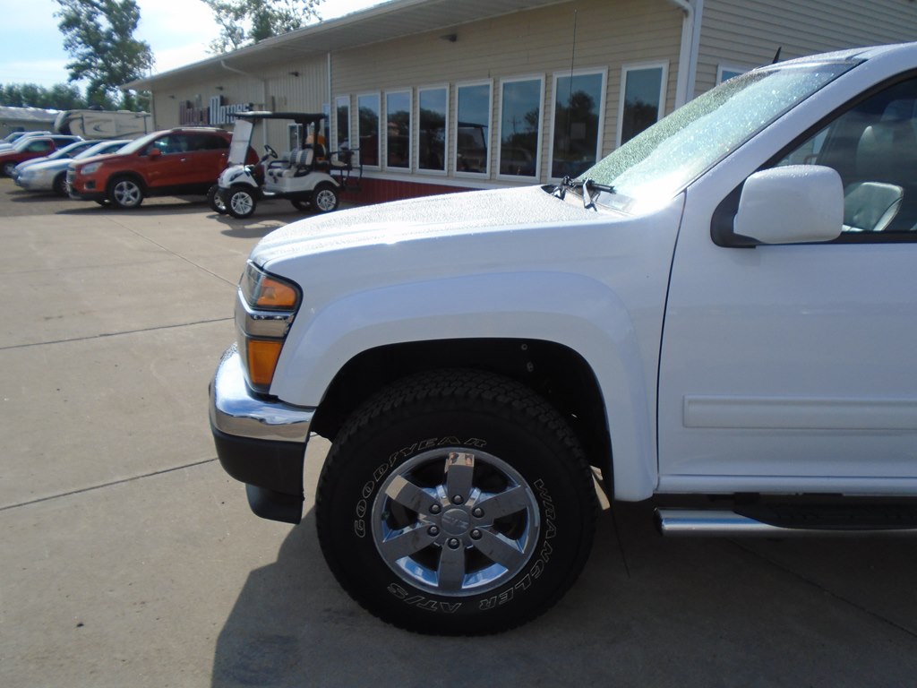 Photo 2 of this GMC CANYON