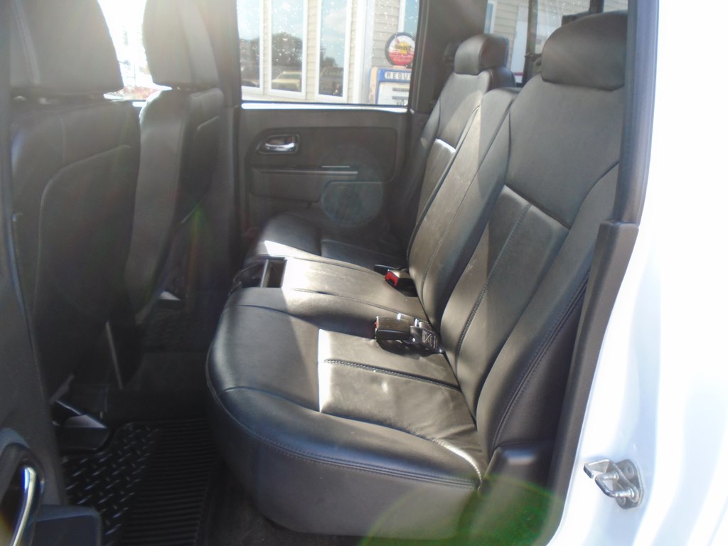 Photo 23 of this GMC CANYON