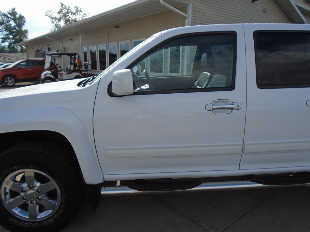Photo 3 of this GMC CANYON