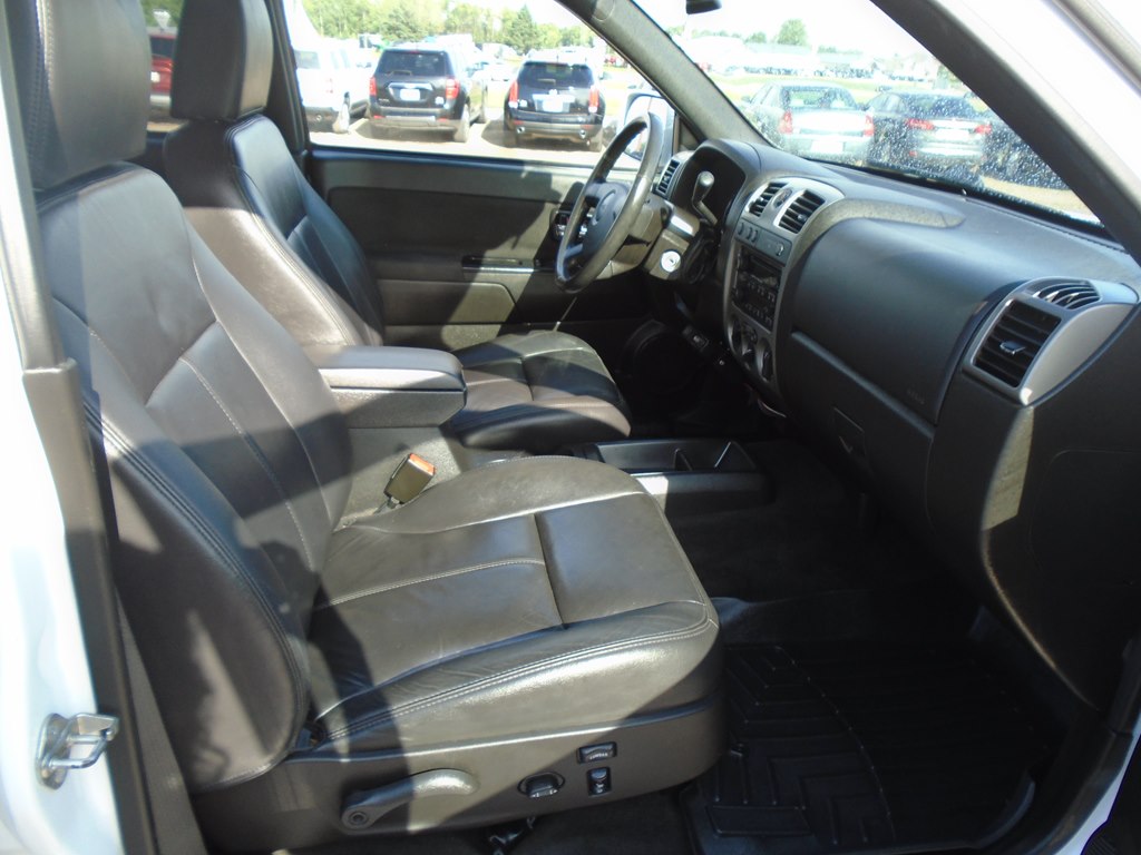 Photo 31 of this GMC CANYON