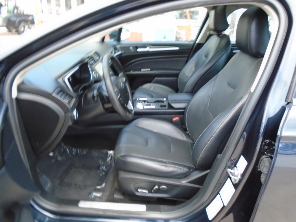 Photo 14 of this FORD FUSION