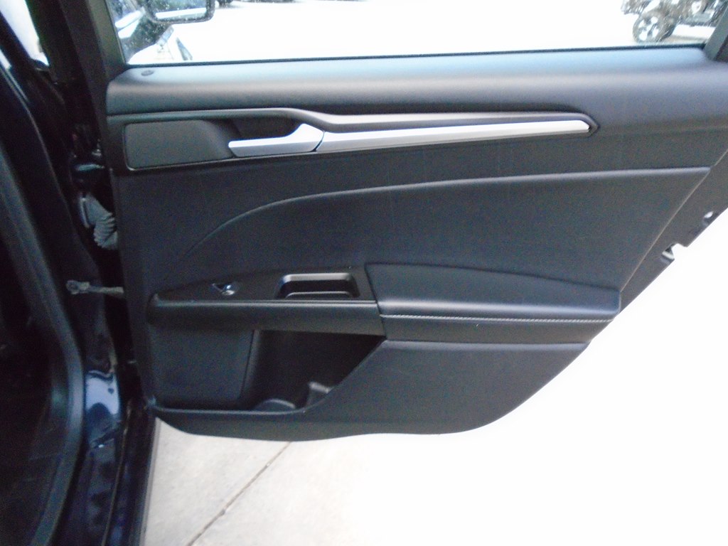 Photo 37 of this FORD FUSION