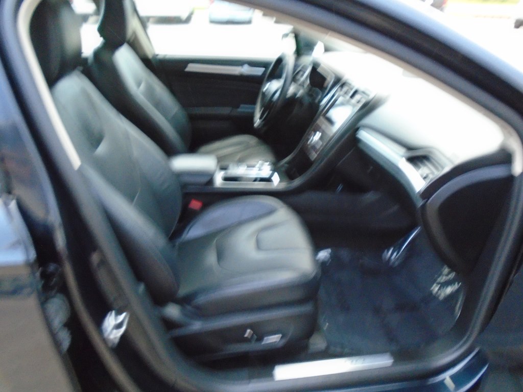 Photo 28 of this FORD FUSION