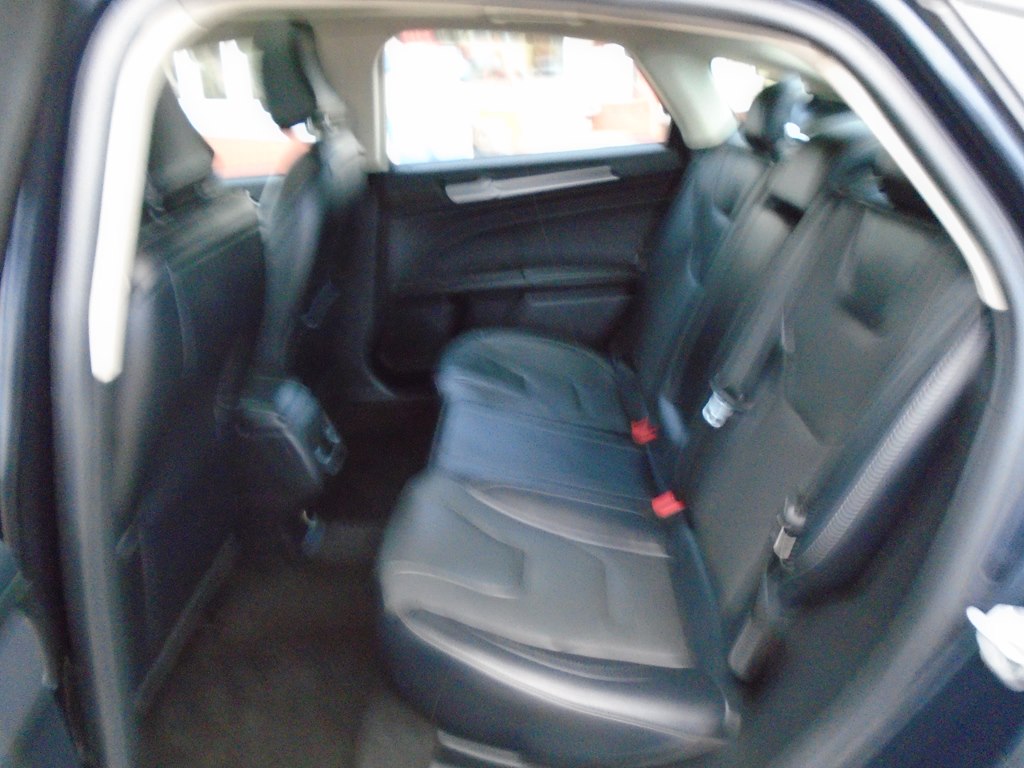 Photo 20 of this FORD FUSION