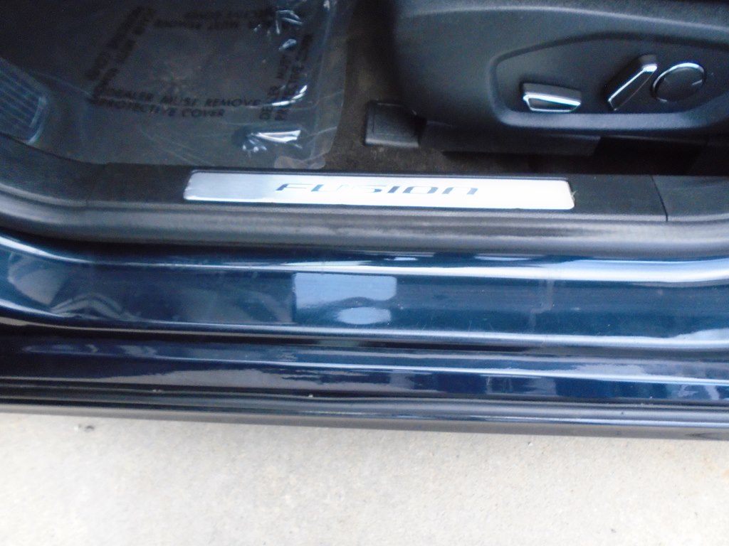 Photo 17 of this FORD FUSION