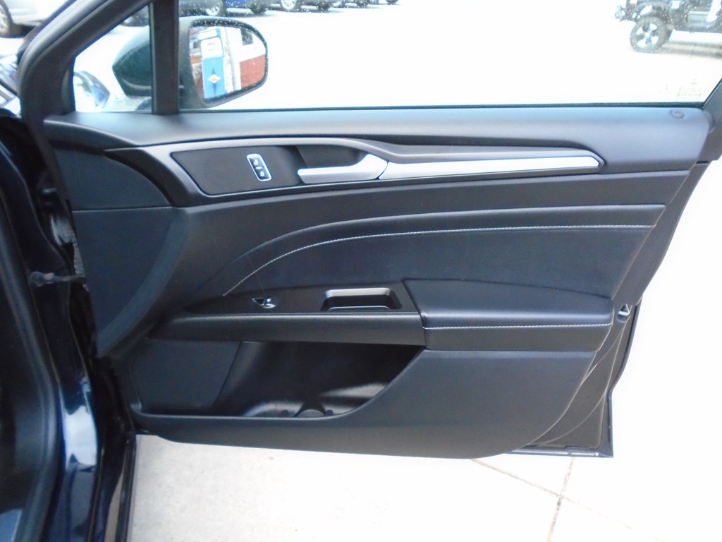 Photo 30 of this FORD FUSION