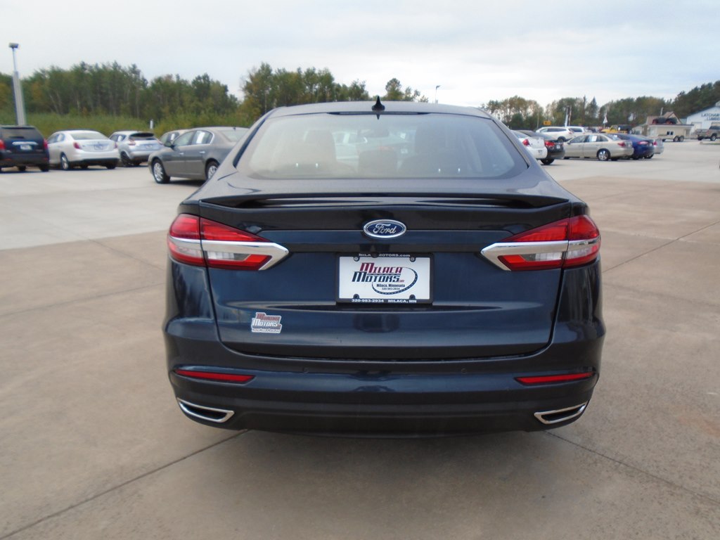 Photo 12 of this FORD FUSION