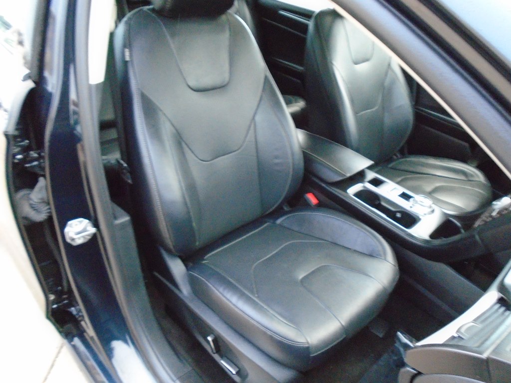 Photo 31 of this FORD FUSION