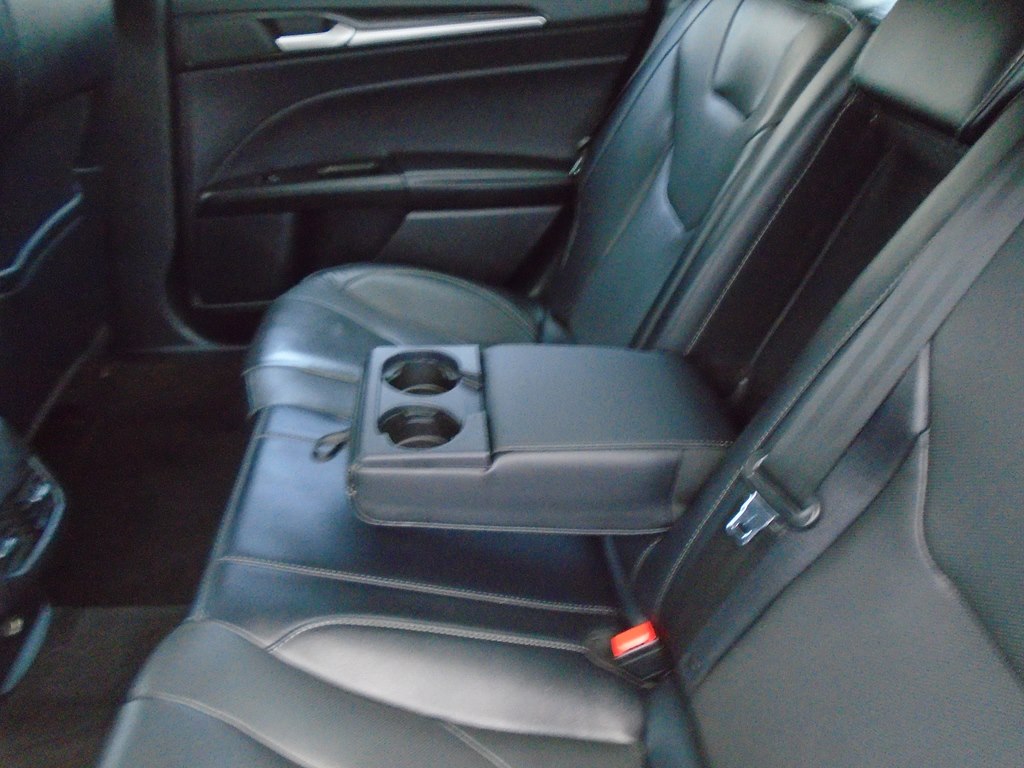 Photo 21 of this FORD FUSION