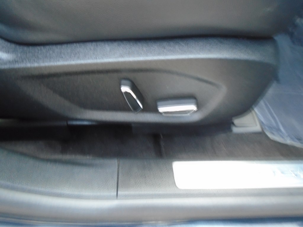 Photo 29 of this FORD FUSION