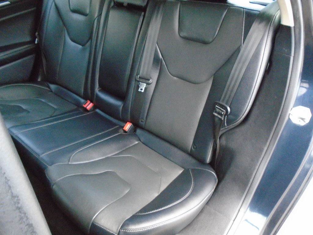 Photo 23 of this FORD FUSION