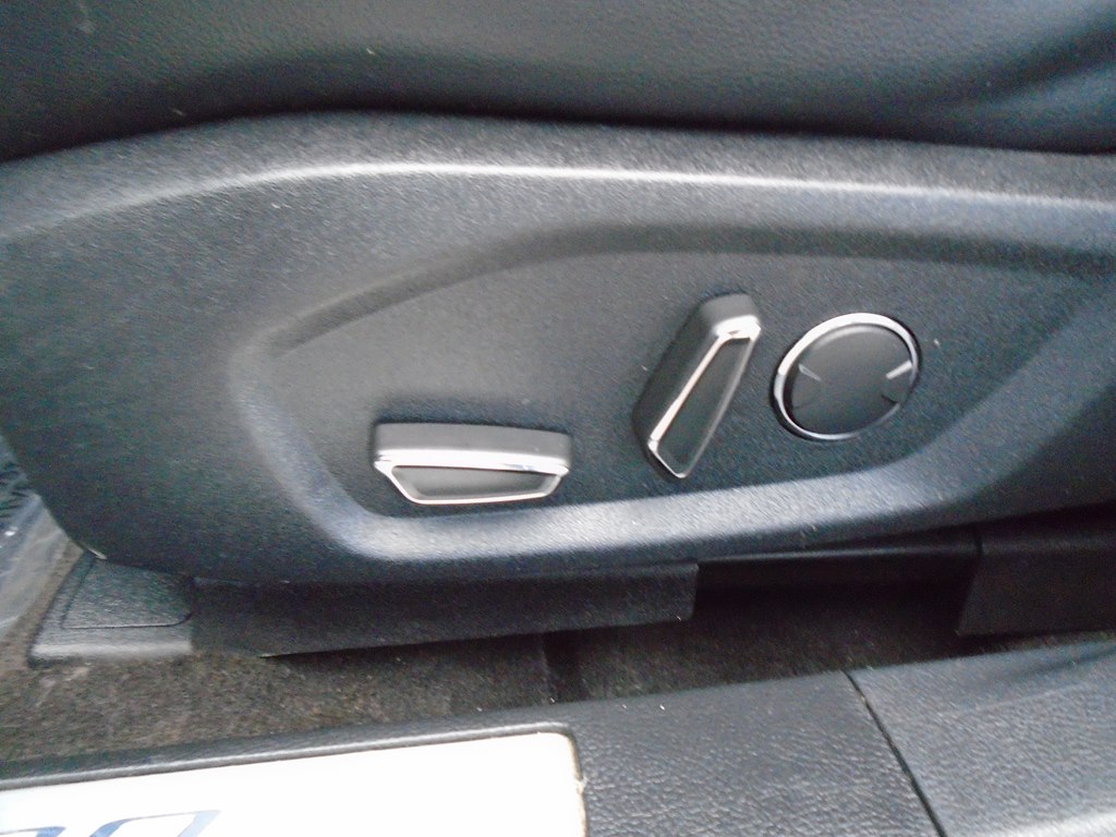 Photo 15 of this FORD FUSION