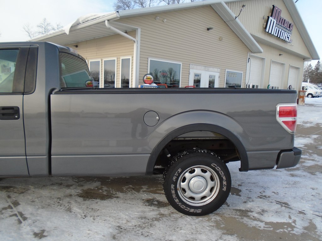 Photo 4 of this FORD F150