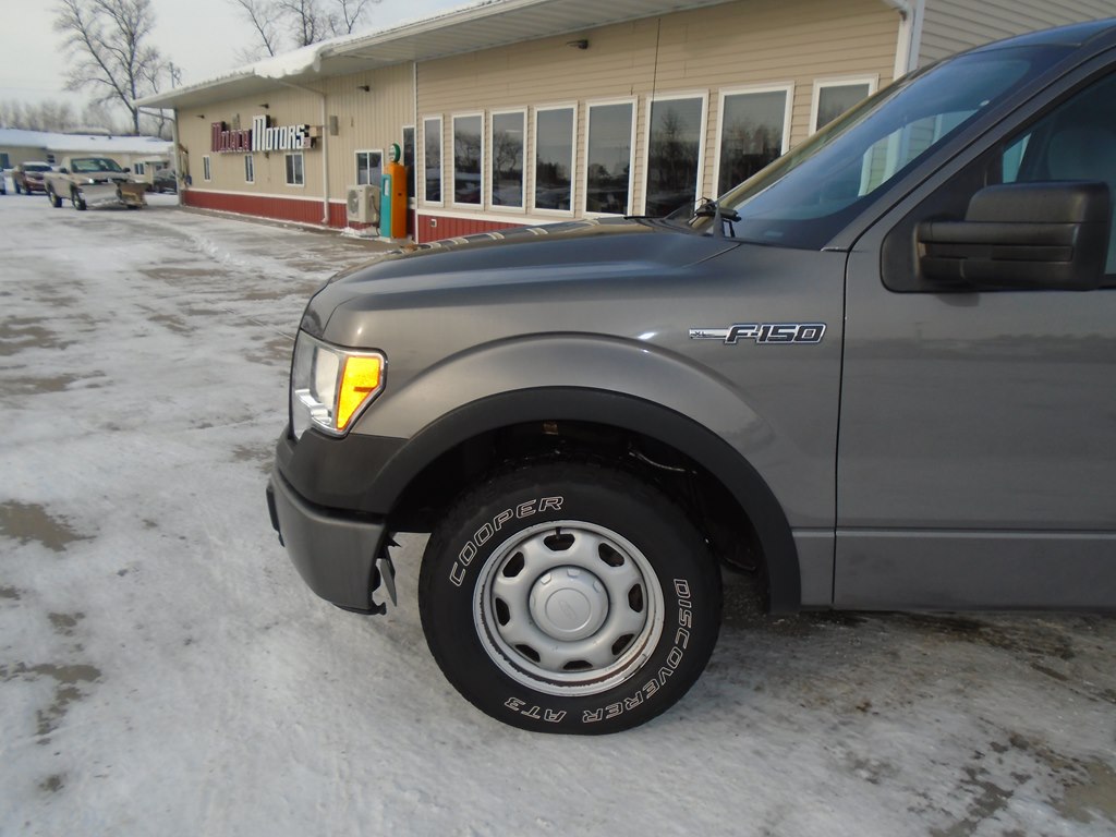 Photo 2 of this FORD F150