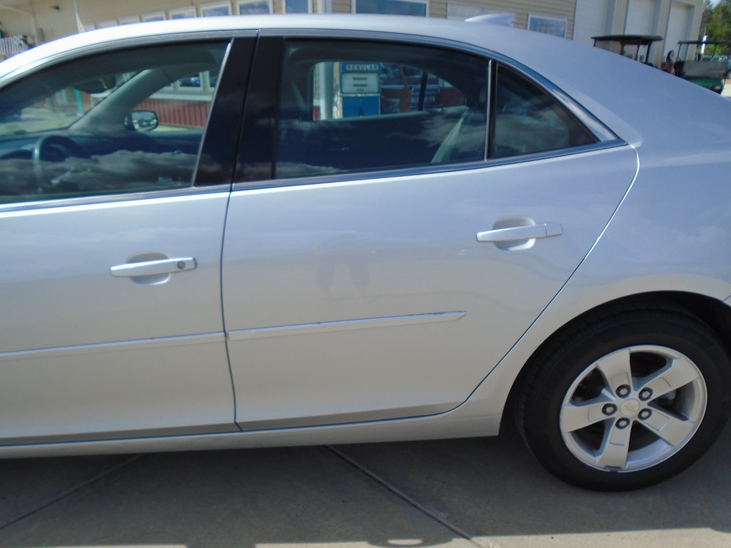 Photo 4 of this CHEVROLET MALIBU